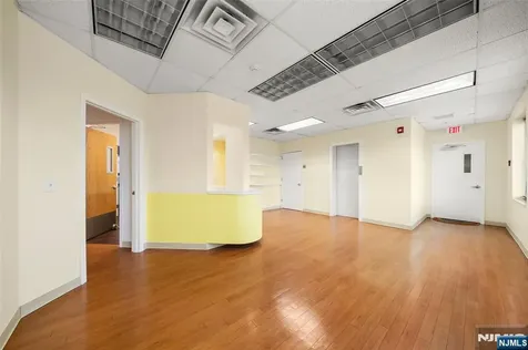 2083 Center Avenue Fort Lee NJ 07024