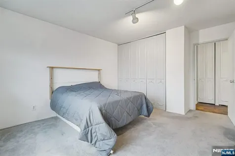 555 North Fort Lee NJ 07024