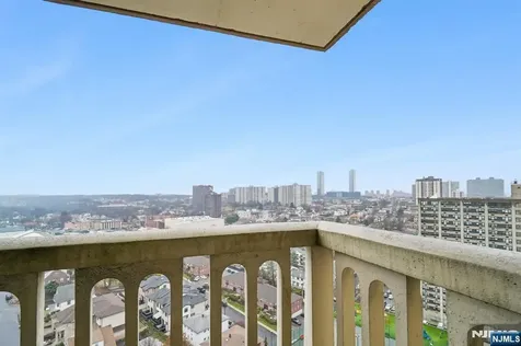 555 North Fort Lee NJ 07024