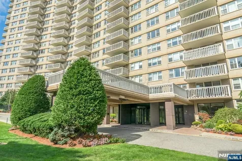 555 North Fort Lee NJ 07024