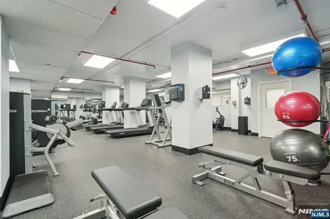 555 North Fort Lee NJ 07024