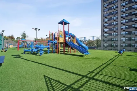 555 North Fort Lee NJ 07024