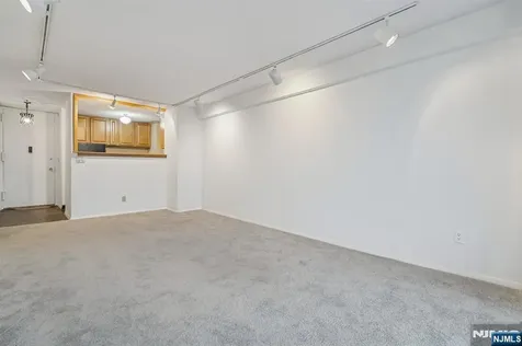 555 North Fort Lee NJ 07024