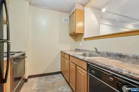 555 North Fort Lee NJ 07024