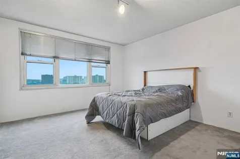 555 North Fort Lee NJ 07024