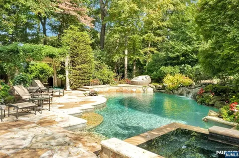 307 Freemans Lane Franklin Lakes NJ 07417