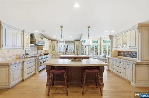 307 Freemans Lane Franklin Lakes NJ 07417
