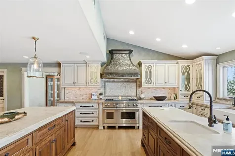 307 Freemans Lane Franklin Lakes NJ 07417