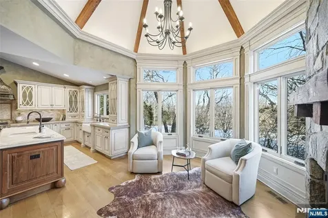 307 Freemans Lane Franklin Lakes NJ 07417