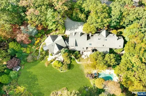 307 Freemans Lane Franklin Lakes NJ 07417