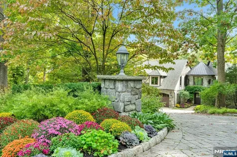 307 Freemans Lane Franklin Lakes NJ 07417