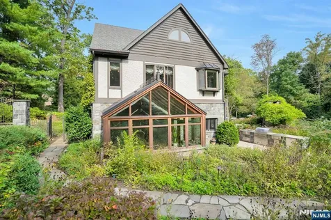 307 Freemans Lane Franklin Lakes NJ 07417