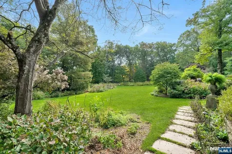 307 Freemans Lane Franklin Lakes NJ 07417