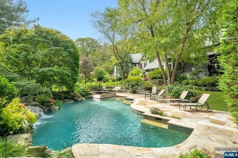 307 Freemans Lane Franklin Lakes NJ 07417