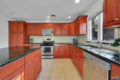 539B 3rd Street Palisades Park NJ 07650