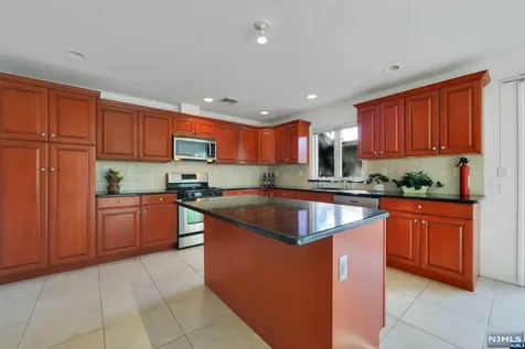 539B 3rd Street Palisades Park NJ 07650