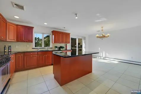 539B 3rd Street Palisades Park NJ 07650
