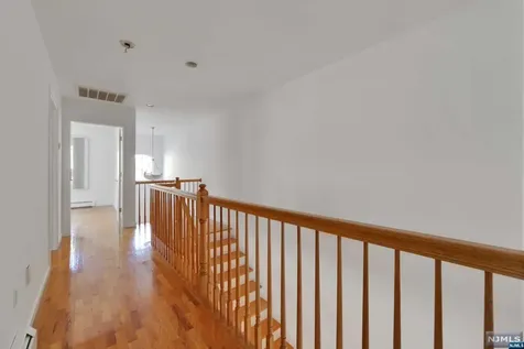539B 3rd Street Palisades Park NJ 07650