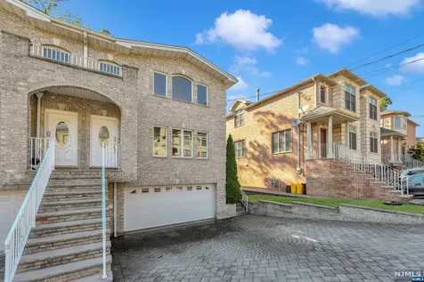 539B 3rd Street Palisades Park NJ 07650