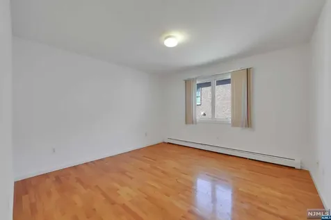 539B 3rd Street Palisades Park NJ 07650