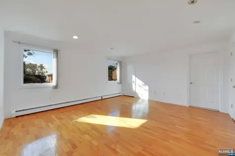 539B 3rd Street Palisades Park NJ 07650