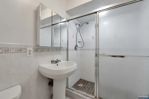 539B 3rd Street Palisades Park NJ 07650