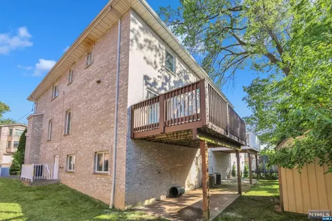 539B 3rd Street Palisades Park NJ 07650