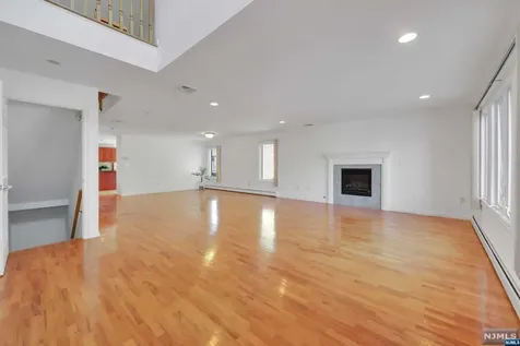 539B 3rd Street Palisades Park NJ 07650