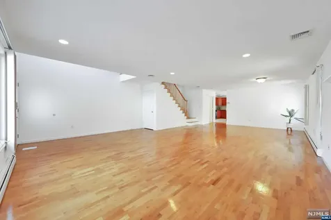 539B 3rd Street Palisades Park NJ 07650