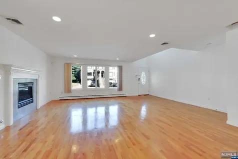 539B 3rd Street Palisades Park NJ 07650