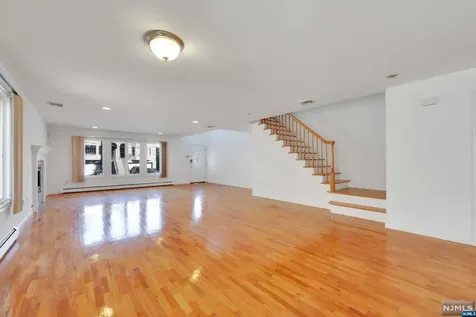 539B 3rd Street Palisades Park NJ 07650