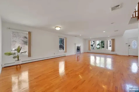 539B 3rd Street Palisades Park NJ 07650