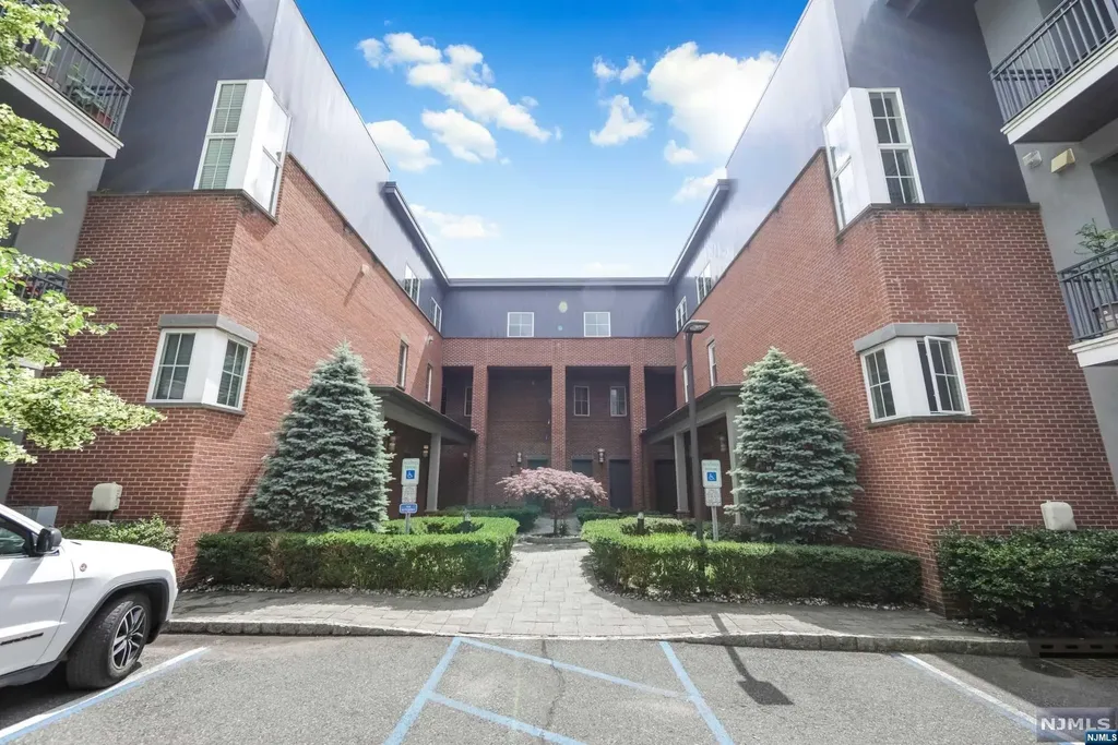 1600 Kaufer Lane Fort Lee NJ 07024