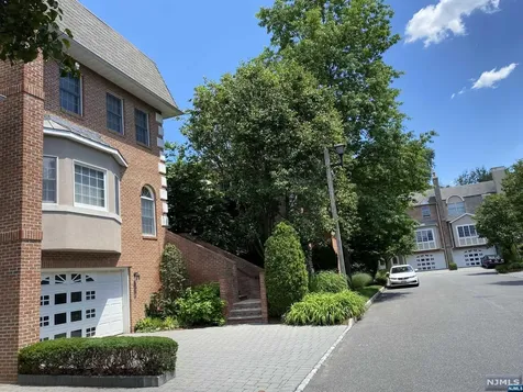 125 Stonegate Trail Cresskill NJ 07626