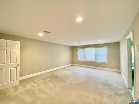 125 Stonegate Trail Cresskill NJ 07626