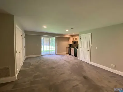 125 Stonegate Trail Cresskill NJ 07626