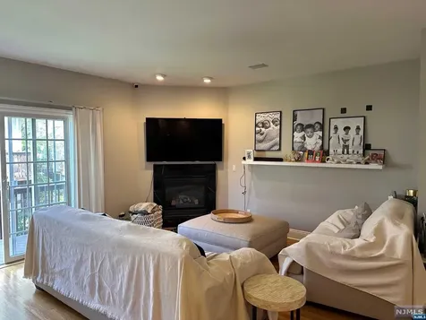125 Stonegate Trail Cresskill NJ 07626
