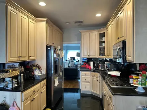 125 Stonegate Trail Cresskill NJ 07626