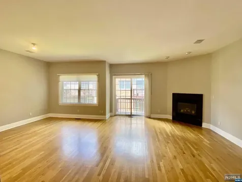 125 Stonegate Trail Cresskill NJ 07626