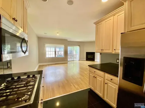 125 Stonegate Trail Cresskill NJ 07626