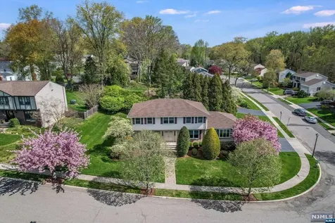 812 Hennigar Place Oradell NJ 07649