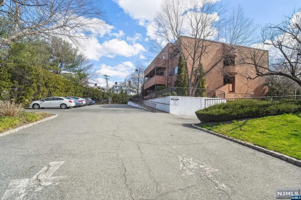 971 Bloomfield Avenue Glen Ridge NJ 07028