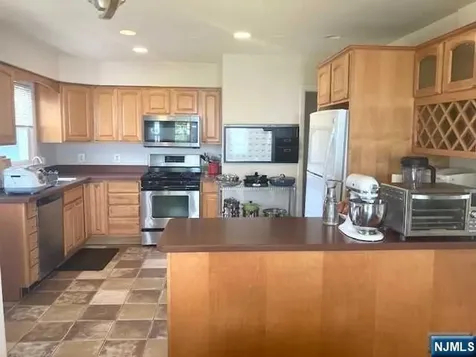 98 Cortland Place Tenafly NJ 07670