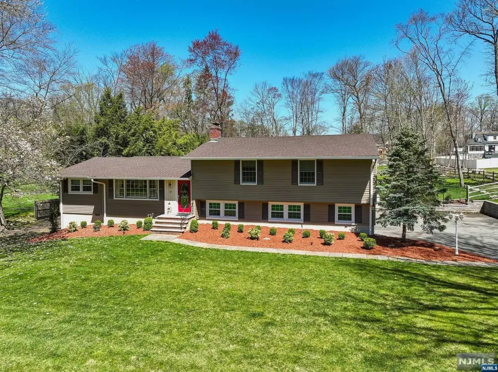 33 Stone Ledge Road Upper Saddle River NJ 07458
