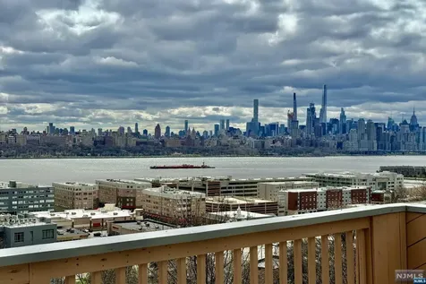 16 Manhattan Place Cliffside Park NJ 07010
