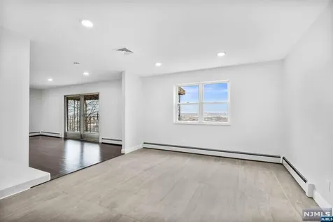 465 5th Street Palisades Park NJ 07650