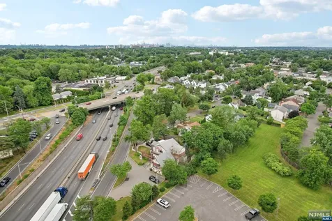 89 Westview Avenue Paramus NJ 07652
