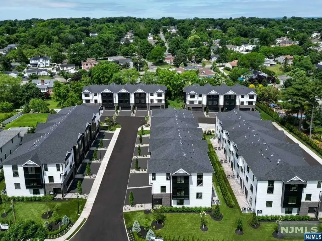 5 Skye Drive Paramus NJ 07652