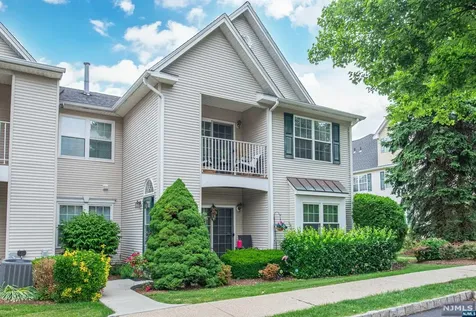 208 Cambridge Court Clifton NJ 07014