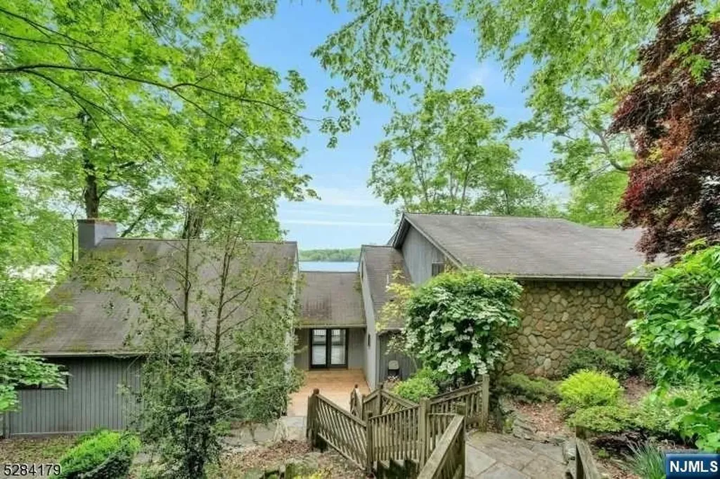119 Demarest Road Bloomingdale NJ 07403